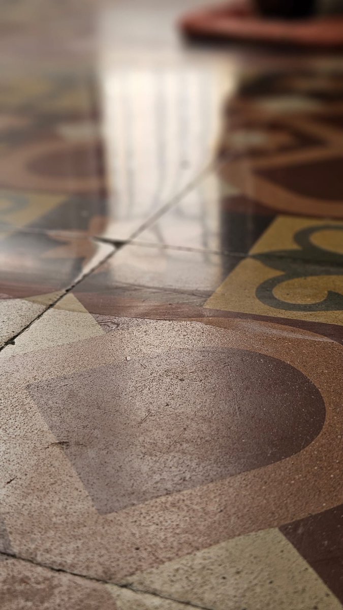 CleanHomeCorse's tweet photo. Rénovation d'un sol en carreau de ciment https://t.co/WofE6kk3Qg