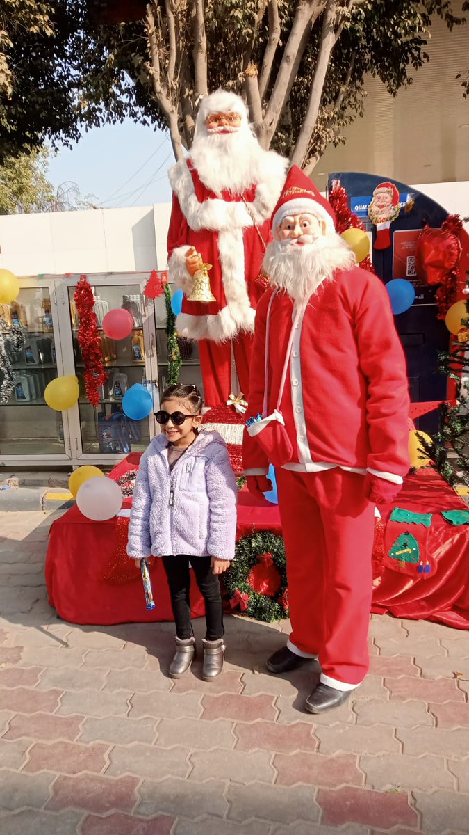 X-mas Celebration 2023: Chocolates and Gifts were distributed on the occasion at Hira Fuels, Gurugram!!! <a href="/virendra0107/">Virendra Kumar</a> <a href="/HPCL/">Hindustan Petroleum Corporation Limited</a> <a href="/hpcl_retail/">Mera HP Pump</a> <a href="/hpcl_gurugram/">Mera HP Pump Gurgaon</a> 
#Xmas2023