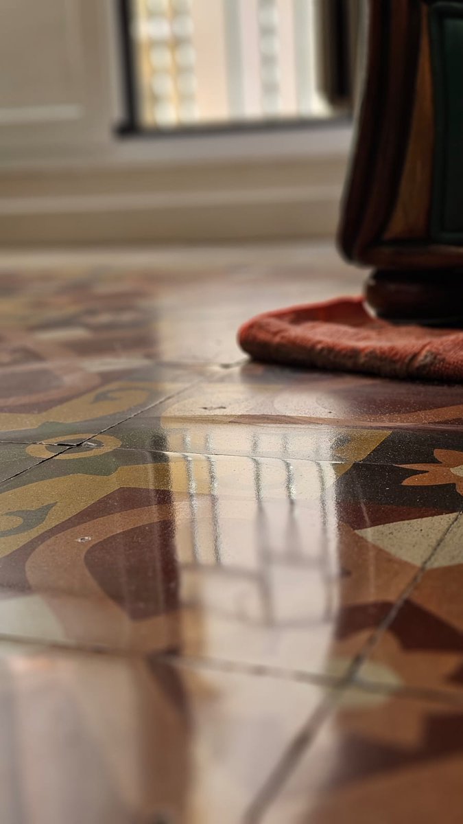 CleanHomeCorse's tweet photo. Rénovation d'un sol en carreau de ciment https://t.co/WofE6kk3Qg