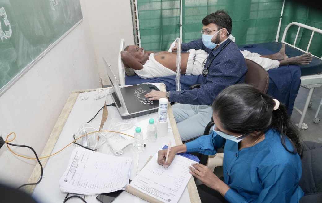 ChaudhryShankar's tweet photo. A medical camp held in Tharad on Bharat Ratna Atal Bihari Vajpayee Ji's birth anniversary and Good Governance Day, which successfully examined over 5000 individuals.

The camp prioritized not only common ailments but also critical conditions like heart and kidney. https://t.co/WW9FwMYpML