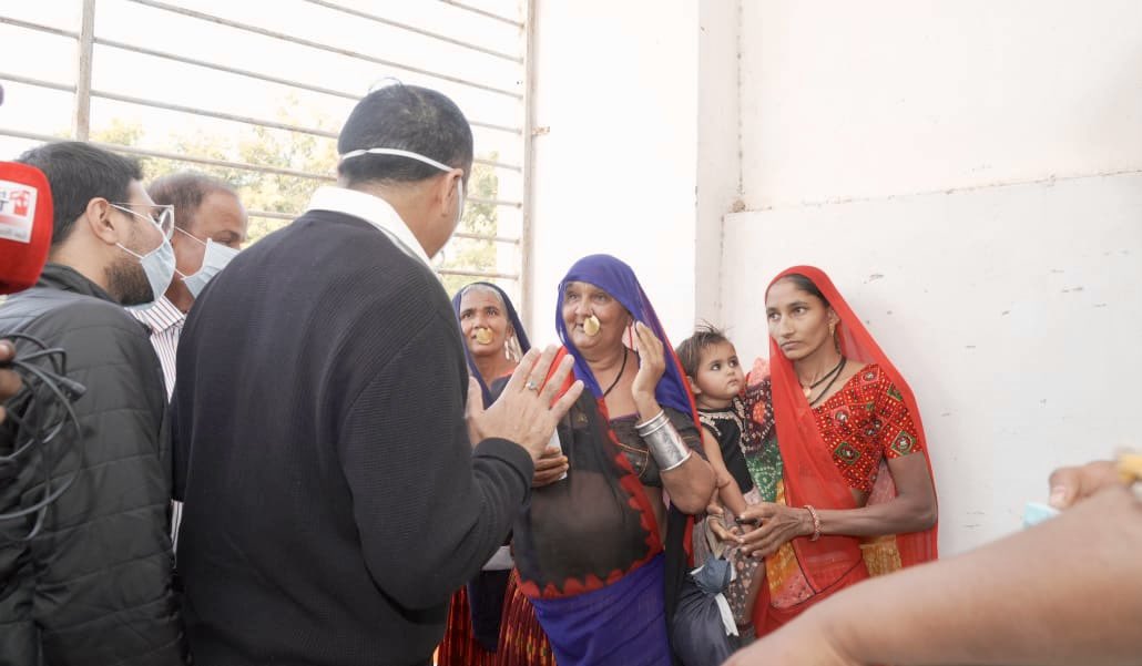 ChaudhryShankar's tweet photo. A medical camp held in Tharad on Bharat Ratna Atal Bihari Vajpayee Ji's birth anniversary and Good Governance Day, which successfully examined over 5000 individuals.

The camp prioritized not only common ailments but also critical conditions like heart and kidney. https://t.co/WW9FwMYpML