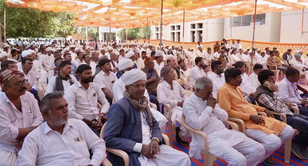 ChaudhryShankar's tweet photo. A medical camp held in Tharad on Bharat Ratna Atal Bihari Vajpayee Ji's birth anniversary and Good Governance Day, which successfully examined over 5000 individuals.

The camp prioritized not only common ailments but also critical conditions like heart and kidney. https://t.co/WW9FwMYpML