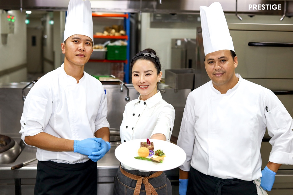 Prestige_Mag's tweet photo. Whether it’s for business meetings, unforgettable weddings, or relaxing staycations, Chef Yvonne Yuen of YY Private Dining knows that InterContinental Jakarta Pondok Indah is the perfect destination.

Watch more on YouTube:
https://t.co/cMsFmqc6dy

@InterConJakarta https://t.co/LWZ9tbzC6e