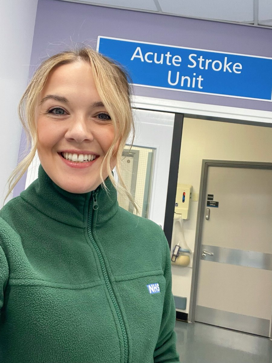OT_Tegan's tweet photo. Merry Christmas 🎄
I love my job, but I do hate to see people in hospital, particularly on Christmas! 

Being part of the 365 stroke therapy service truly is amazing, so proud of our team! https://t.co/MxwGhHdkTJ