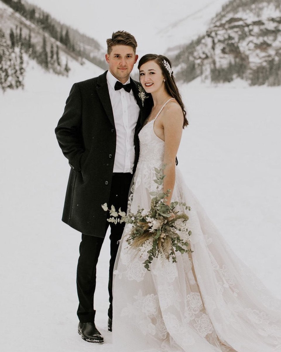 Feeling married &amp; bright on this Christmas day ❤️💍🎄Wishing you and yours a holiday filled with love!

📸: @wingtipsphotography 
👰: @teannachurch