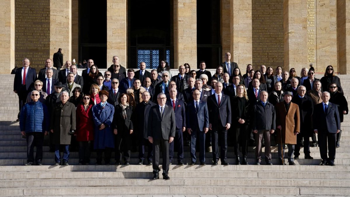 TMOK Anıtkabir’de Mustafa Kemal Atatürk’ün Huzuruna Çıktı

TMOK’un Yönetim Kurulu, Üyeleri ve çalışanları, Cumhuriyetimizin kuruluşunun 100. yılı dolayısıyla 25 Aralık Pazartesi günü Cumhuriyetimizin Kurucusu, Ulu Önderimiz Gazi Mustafa Kemal Atatürk’ün ebedi istirahatgahı