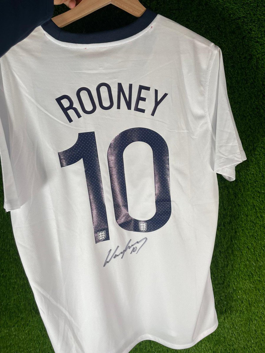 football_prizes's tweet photo. 🚨 FOOTBALL PRIZES 5 DAYS OF CHRISTMAS GIVEAWAYS 🚨

The big one… 

Day 5 - WAYNE ROONEY SIGNED ENGLAND SHIRT & 2x A3 @MezzalaDesigns Prints!😍

To Enter:

- Follow @football_prizes 
- Follow @MezzalaDesigns 
- Retweet & Tag A Friend on this post!

Winners Announced December 27th⏰

Merry Christmas Everyone!🎄