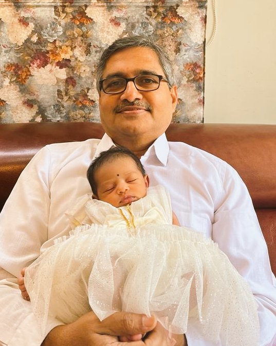 Rajagopalv8778's tweet photo. @dandamudivasu @KalagaraHari @GopalKkoduru @Hari_venu_G @MuraliKalagara @SreeHPraveenKO1 @tsmurali ఇషిత      మనుమరాలు https://t.co/zuLL3Z8LP2
