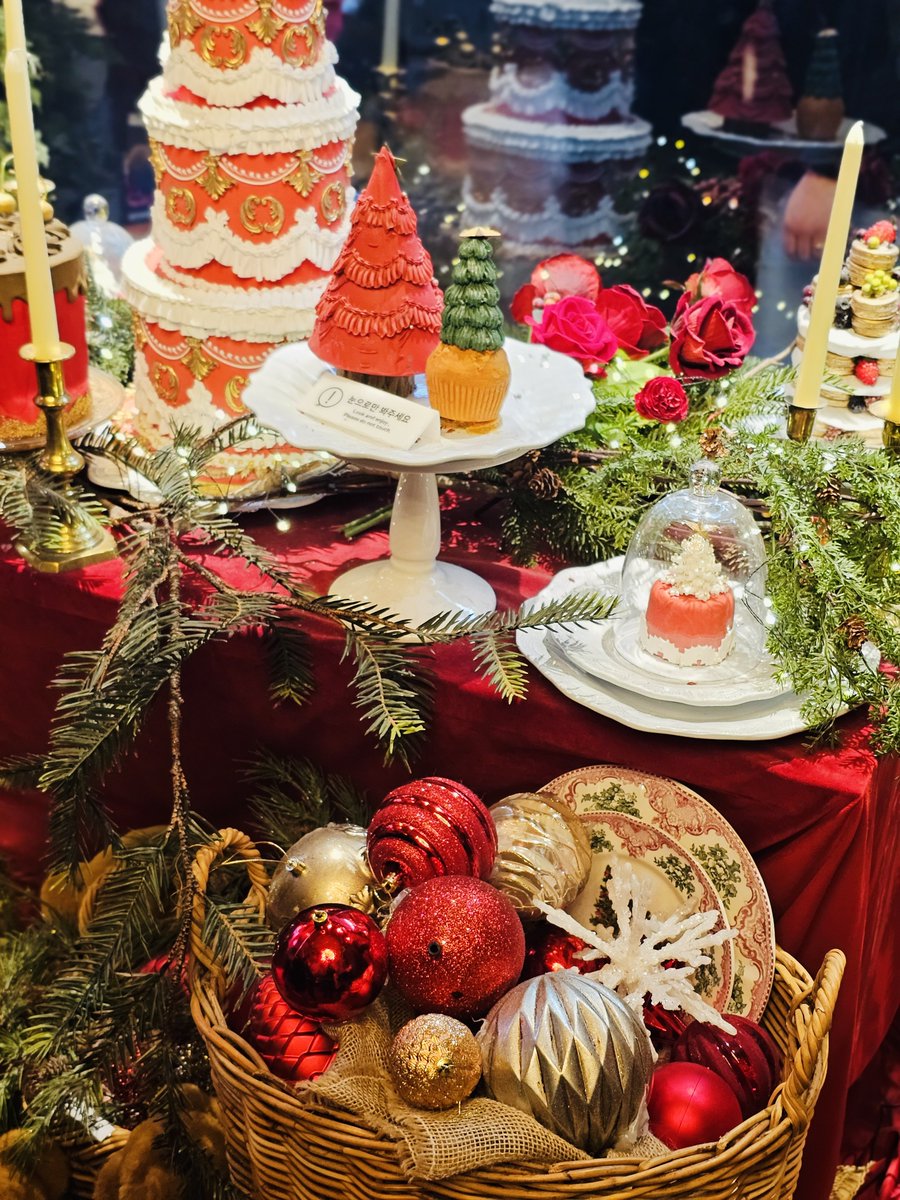 더현대🎄후기
사람이𖤐ʲᵒⁿⁿᵃ𖤐많다
하지만예쁨