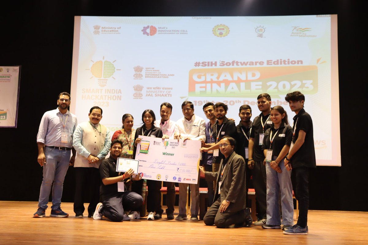 nikitasmcsnes's tweet image. Thrilled to announce that my dynamic team, DIGITAL_DRUIDS, led by myself, has made it to the Grand Finale of Smart India Hackathon 2023 as WINNERS🏆🇮🇳
The faces behind this great success are Vishal Singh, Vidhi Rawat, Prince Sharma, Utkarsh Aggarwal and Nikhil Singh. ✨️🚀