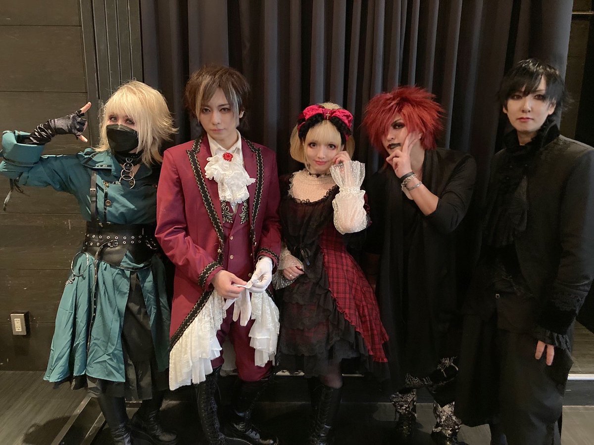 office_lem's tweet photo. Lem初主催LIVE「LeQUIEm for a dream」
ありがとうございました！！

ご出演いただだいた全バンド様に感謝申し上げます。
そして、足を運んでくださったお客さまにとって思い出に残るイベントとなっていたら嬉しいです。

今後もLemをお願いします！

Merry Christmas 
and a Happy new year✨ https://t.co/OEj4g0zEjs