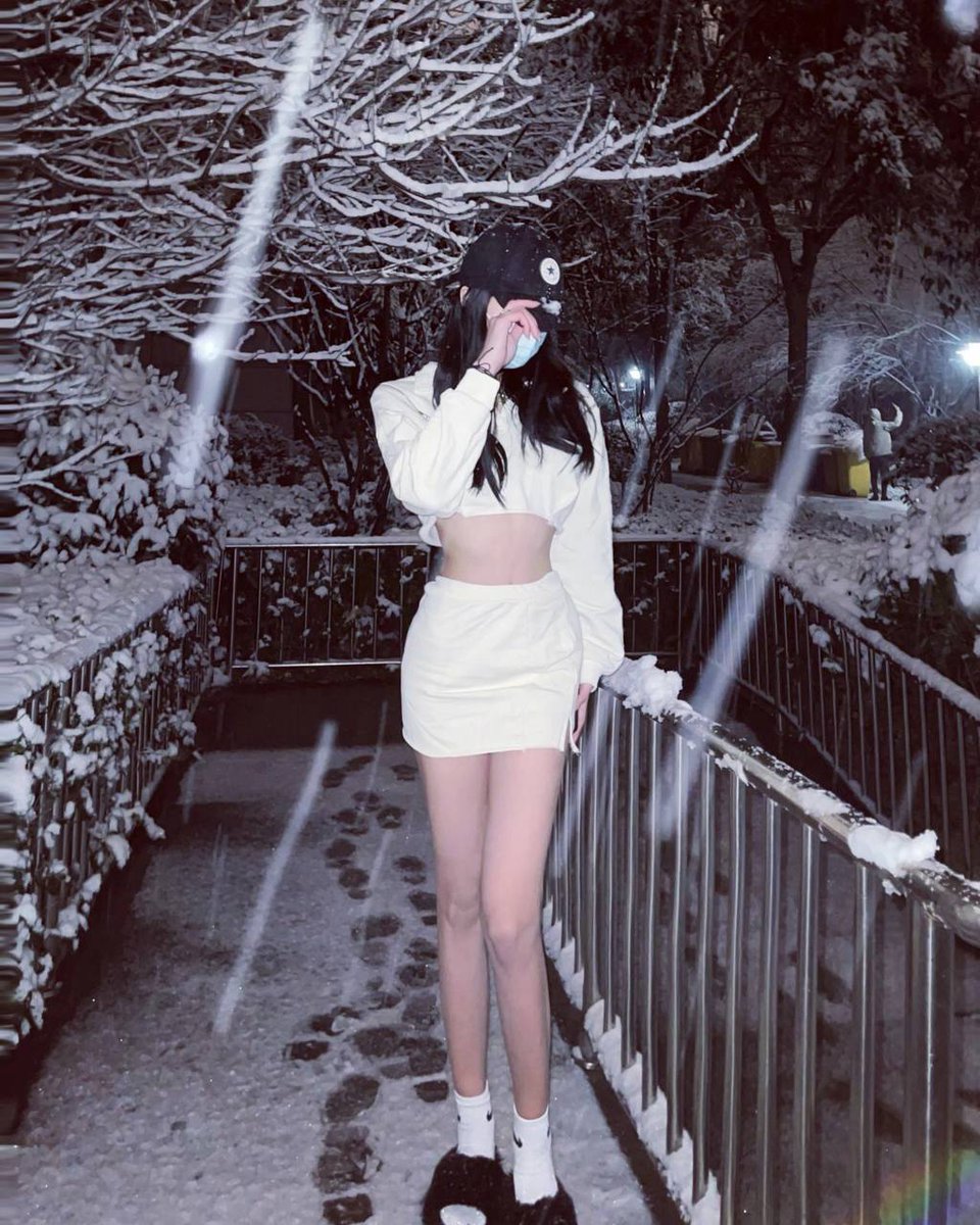 CC12952's tweet photo. 外面的温度都没有心里的温度低又怎么能让我感觉到寒冷呢？ https://t.co/17QqlZG0YU