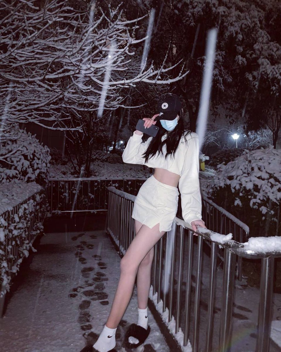 CC12952's tweet photo. 外面的温度都没有心里的温度低又怎么能让我感觉到寒冷呢？ https://t.co/17QqlZG0YU