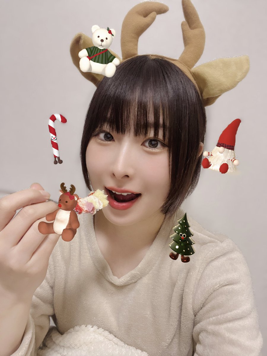 クリスマス🎄💫
ここぞとばかりにケーキを食え！🦌