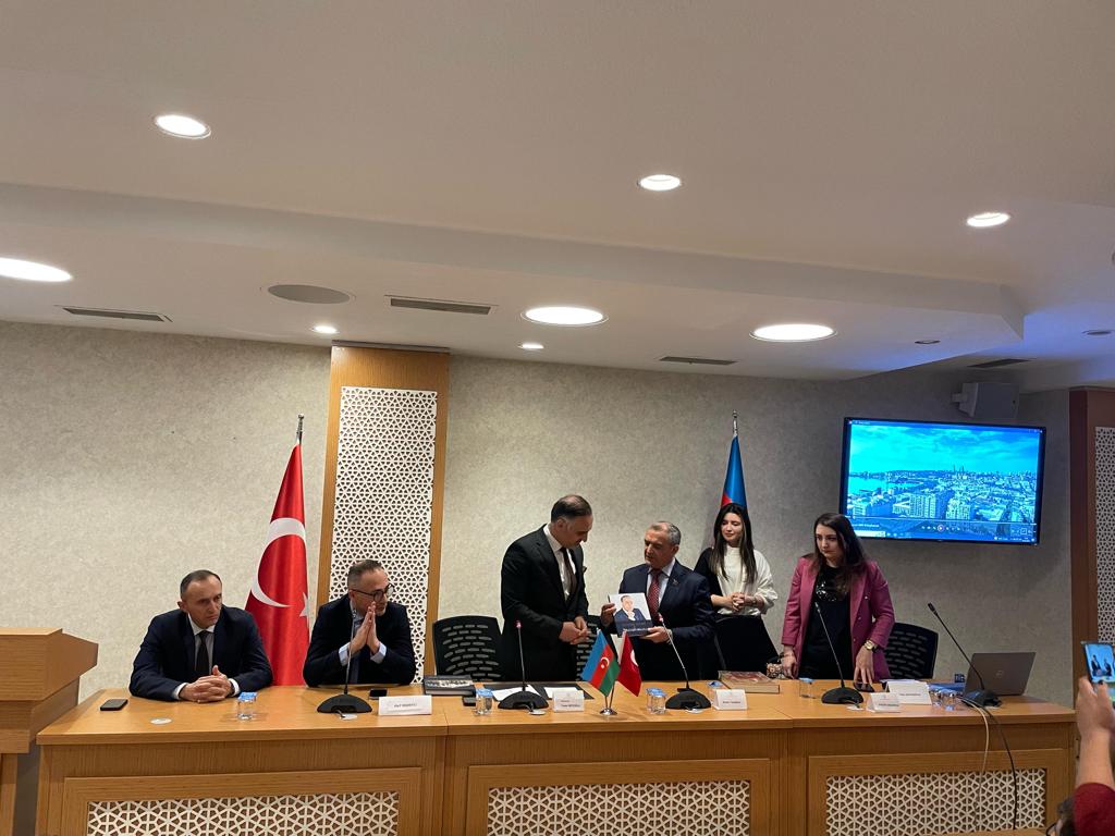culture_gov_az's tweet photo. Azərbaycan Milli Kitabxanasının 100 illik yubileyi TÜRKSOY-da qeyd edilib
Ətraflı: https://t.co/hvboFNVpqX
#Azərbaycan #TÜRKSOY #MədəniyyətNazirliyi #MilliKitabxana #mədəniyyət #kitab #yubiley https://t.co/yi8QdVDMgK