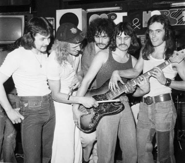 ThisDayInMETAL's tweet photo. 𝐃𝐢𝐝 𝐲𝐨𝐮 𝐤𝐧𝐨𝐰… 

𝐃𝐞𝐜 𝟐𝟓𝐭𝐡 𝟏𝟗𝟕𝟓 𝐁𝐫𝐢𝐭𝐢𝐬𝐡 𝐇𝐞𝐚𝐯𝐲 𝐌𝐞𝐭𝐚𝐥 𝐛𝐚𝐧𝐝 𝐈𝐫𝐨𝐧 𝐌𝐚𝐢𝐝𝐞𝐧 𝐰𝐚𝐬 𝐟𝐨𝐫𝐦𝐞𝐝 𝐛𝐲 𝐛𝐚𝐬𝐬𝐢𝐬𝐭 𝐒𝐭𝐞𝐯𝐞 𝐇𝐚𝐫𝐫𝐢𝐬 𝐢𝐧 𝐄𝐚𝐬𝐭 𝐋𝐨𝐧𝐝𝐨𝐧 https://t.co/ZDEUMb3bmO