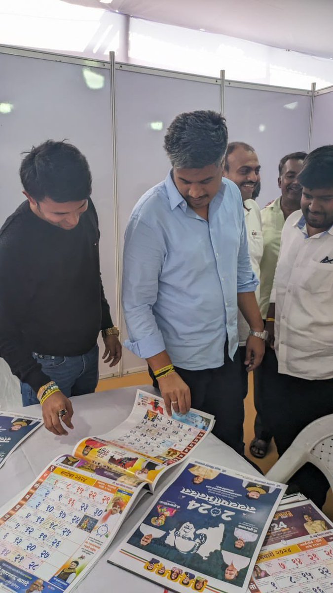 RRPSpeaks's tweet photo. राष्ट्रवादी युवक काँग्रेसचे प्रदेश सरचिटणीस प्रशांत सपकाळ आणि सौ. श्रद्धा निशांत सपकाळ यांनी काढलेल्या २०२४ च्या कॅलेंडरचं भिमथडी जत्रेत प्रकाशन केलं. यावेळी राष्ट्रवादी काँग्रेसचे पिंपरी-चिंचवड शहराध्यक्ष तुषारभाऊ कामठे उपस्थित होते. https://t.co/yob2NQR2Ef