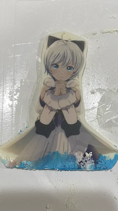 誕生日配信見ながらケーキの残り食べてたんだけどこれだけはめちゃくちゃ食べるのに抵抗がある…! 
