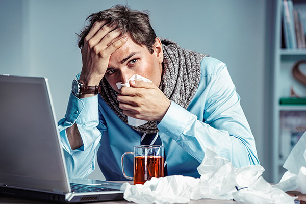 🧵In questi giorni sono stato travolto da richieste di aiuto da parte di persone che, influenzate, vogliono consigli per stare meglio. Al netto di situazioni serie, quando chiedono qualcosa per "mal di gola", "raffreddore" o "stanchezza", faccio presente che c'è poco da fare.1/9