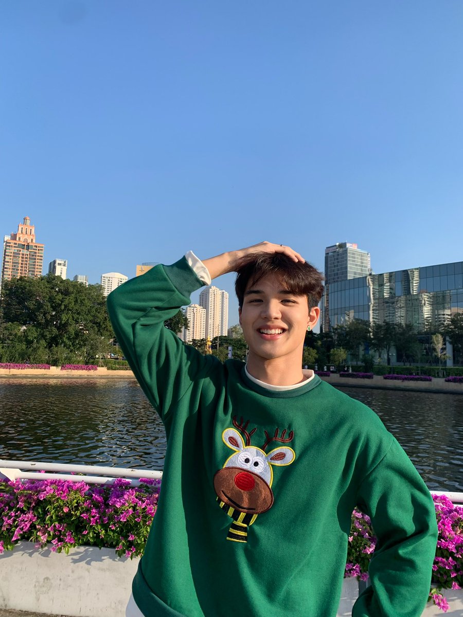 wiinktp's tweet photo. Merry Christmas 🎄🎁✨

#wiinktp 
#winwinthegoldenboy https://t.co/AdY2J0q684