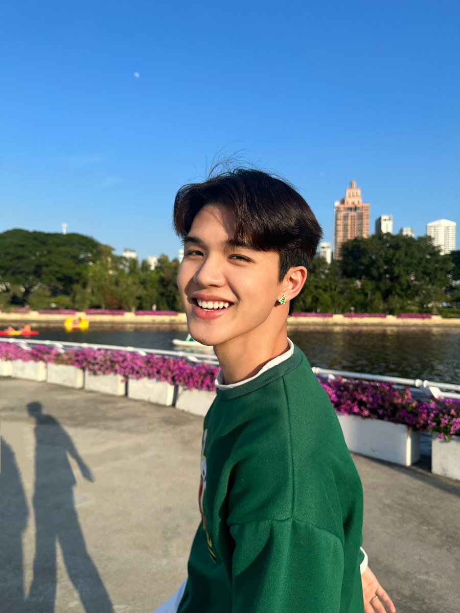 wiinktp's tweet photo. Merry Christmas 🎄🎁✨

#wiinktp 
#winwinthegoldenboy https://t.co/AdY2J0q684