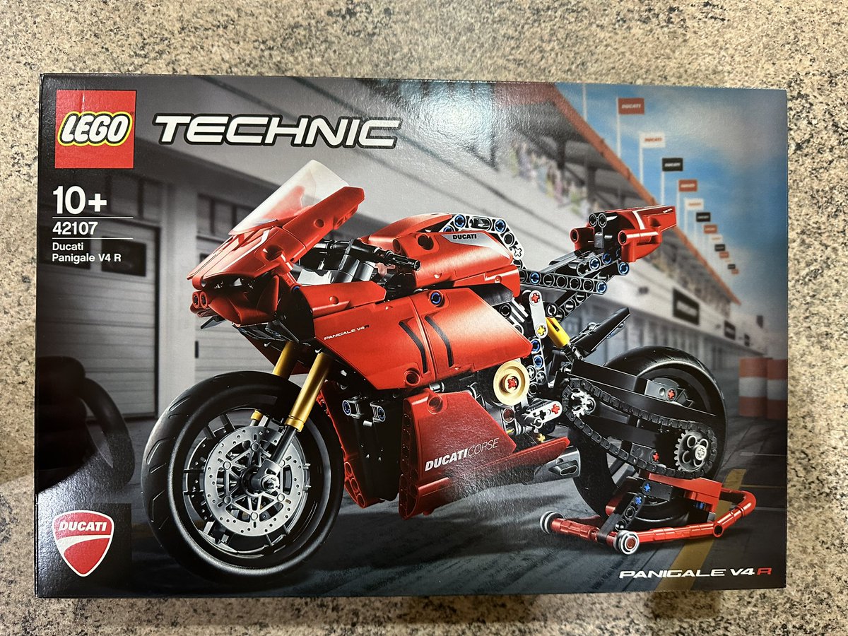 LetsHaveALuke's tweet image. Maybe one day I’ll the real thing 😈