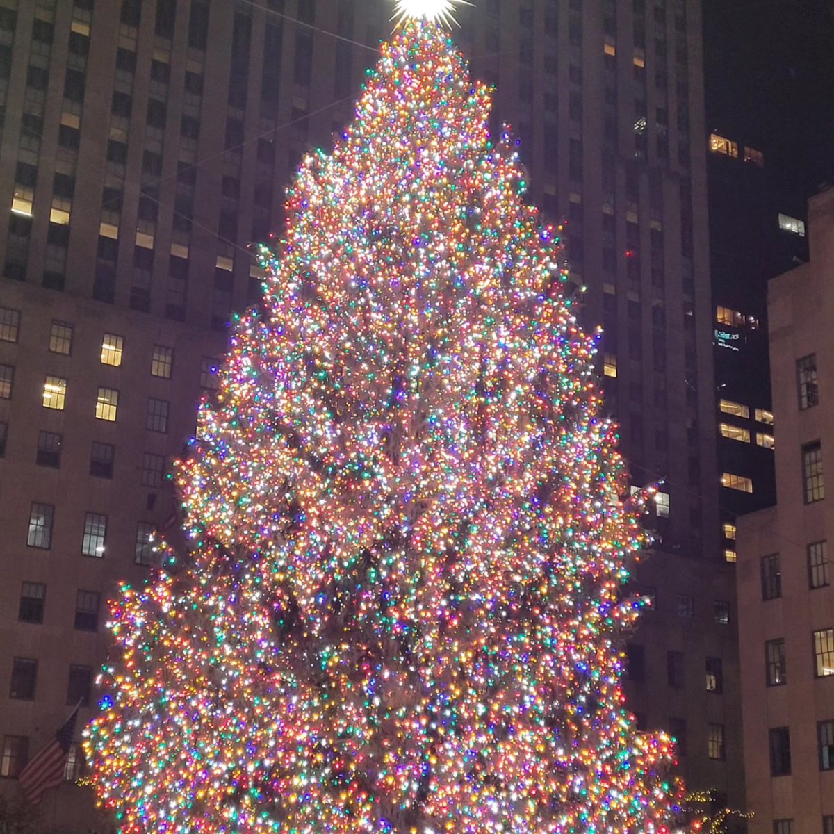 Merry Christmas 🎅 everybody from Rockefeller Center have a good and blessed day  #daruddway #christmasinnyc #30rock #rockerfellercenter #rockerfellercenterchristmastree