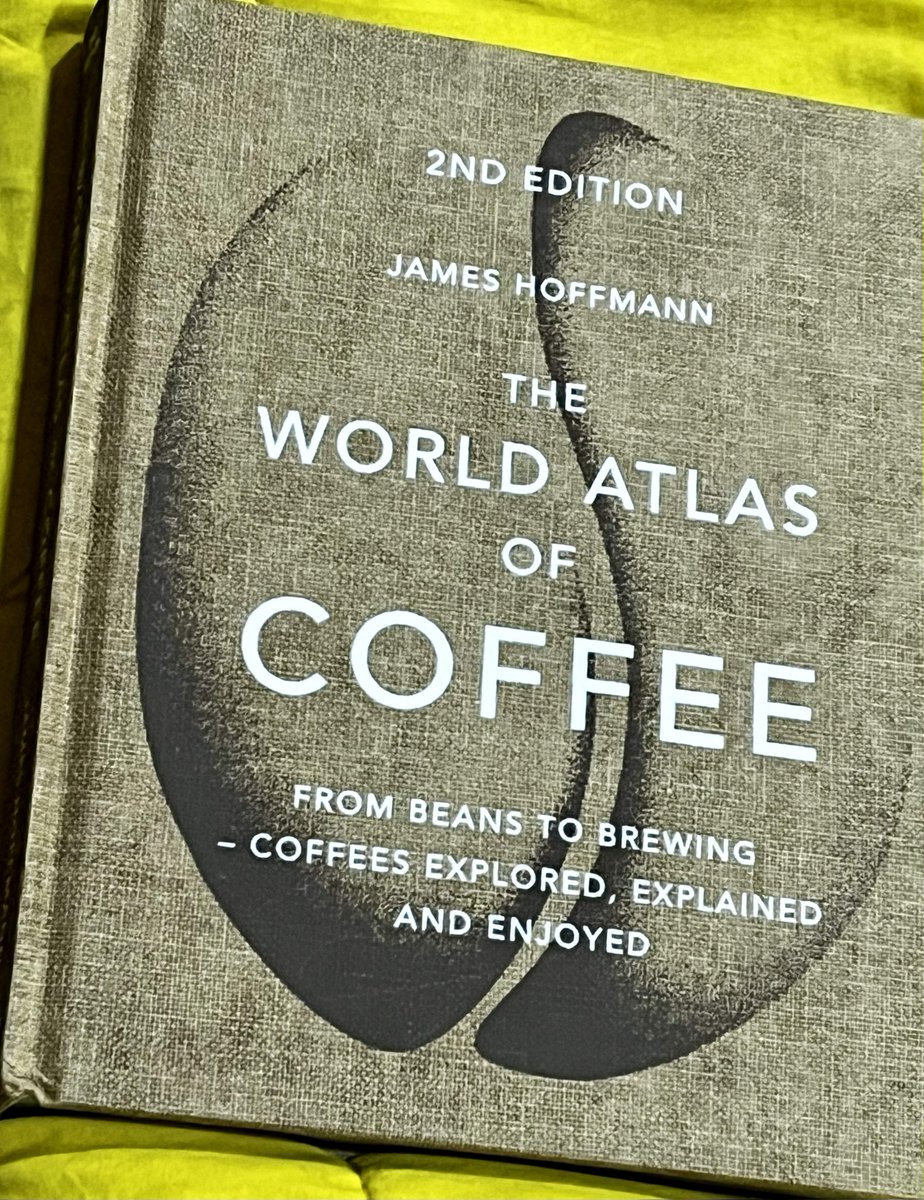 TheAayushChadha's tweet photo. @_aamnakhan @MotwaniSuhas Thanks @_aamnakhan @MotwaniSuhas for organising the #BookSecretSanta. My Santa sent me this! :D https://t.co/dgzPimsVkj