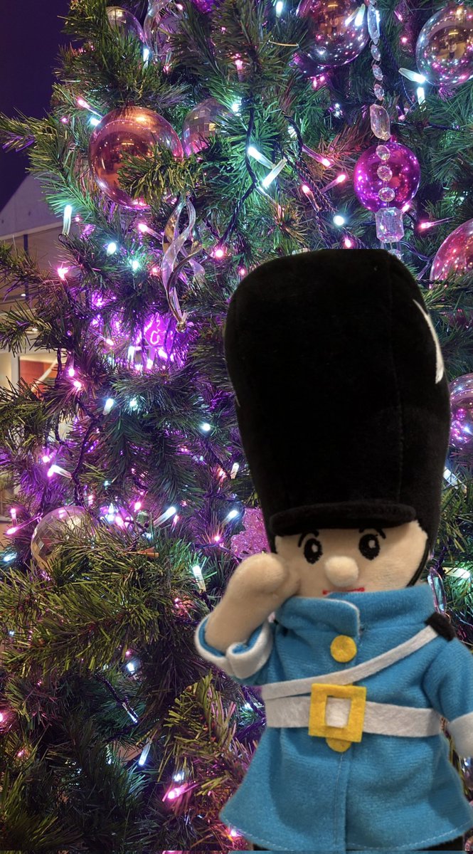 shintei_trust's tweet photo. 今日もお疲れ様でした！
Happy Christmas！
良いクリスマスをお過ごしください🎄
#企業公式がお疲れ様を言い合う 
#ロンドン君 https://t.co/vtBlO64Sw8