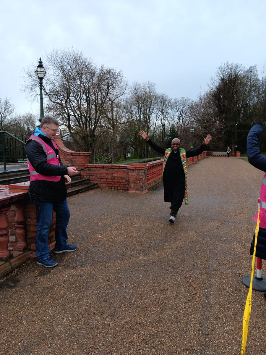 Hanleyparkrun's tweet photo. A great Christmas Day parkrun with 222 parkrunners &amp; parkwalkers.
A massive thank you to all our volunteers 🎄
See you all again on Saturday - don’t forget to let us know if you can volunteer.
#loveparkrun https://t.co/dItUvUi0hY