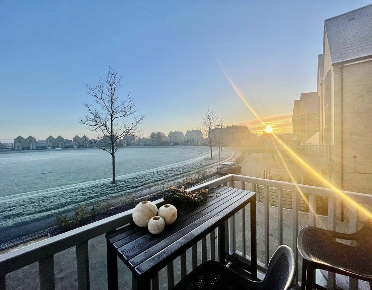 An enchanting frosty morning at Alconbury Weald ❄️ Snapped by one of our residents. We wish everyone a wonderful festive season, however you choose to celebrate ✨ 📷: Instagram @gavin_childs_brown