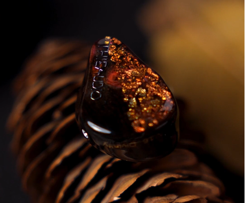 thieaudio's tweet photo. May the sparkle of these “gems” echo the joy of your Christmas festivities. 🎄

#THIEAUDIO #ThieaudiioV16Divinity #music #IEM #HIFI #audiophile https://t.co/y2WfwKPWN5