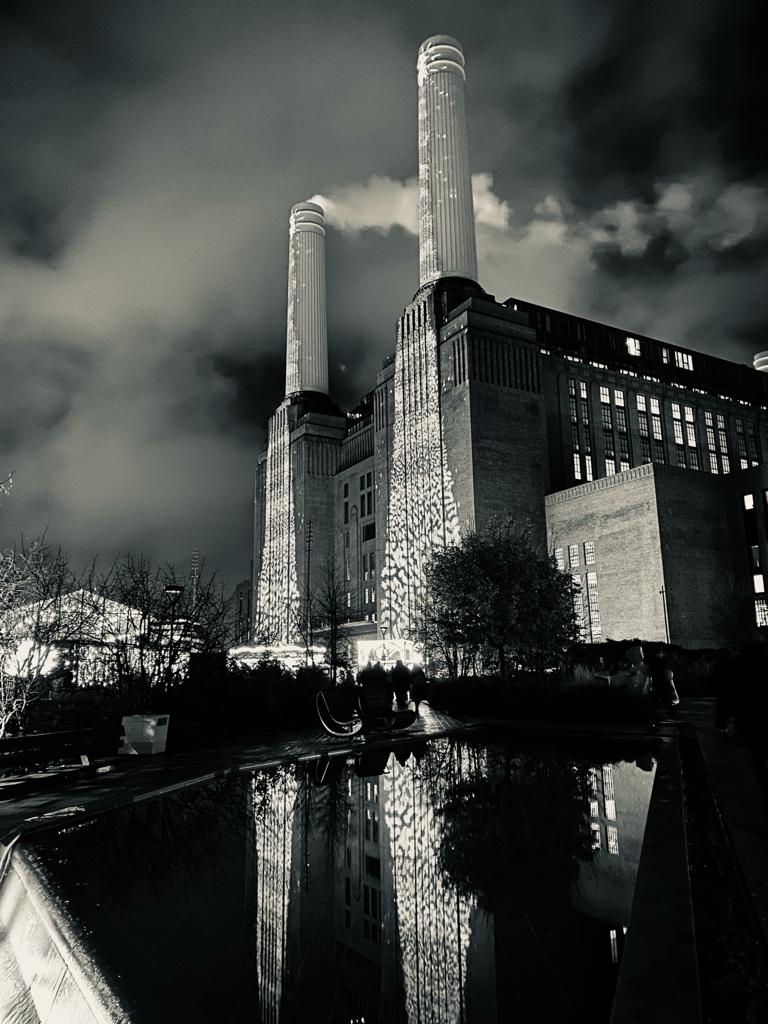HoulstonLab_ICR's tweet photo. #MerryChristmas from the Houlston Lab! Wishing everyone peace, happiness and well-deserved rest! Here's some pics from our Christmas dinner earlier this month at @EatLeBab in @BatterseaPwrStn including some ice skating @glideatbps 

Here's to a prosperous and innovative New Year! https://t.co/eGzFD23eYj