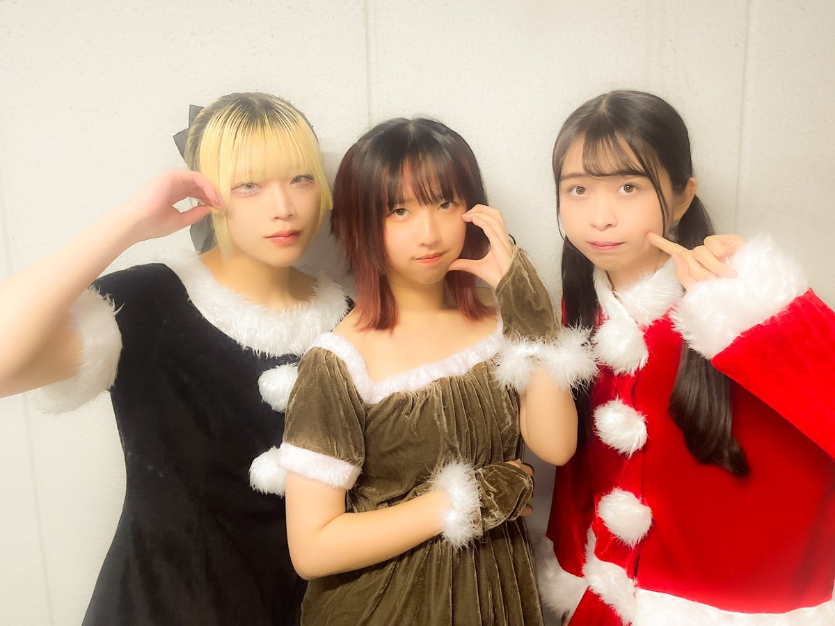 mdpg_official's tweet photo. 『 IDOL CONTENT EXPO ＠TwinBox AKIHABARA Christmas LIVE!!!』
ご来場頂き有難う御座いました🎅
メリークリスマス🎄

次回は、明後日(12/27)
20:00から鍋を囲む会でお会いしましょう

↓配信はコチラ↓

https://t.co/mPuyKLG0rA

#ドッペル https://t.co/ANSl5NuUYe