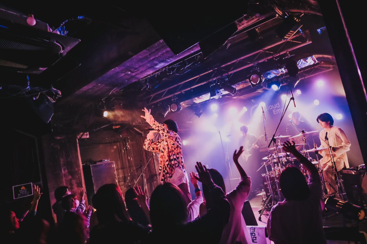 Cloud__Empty's tweet photo. 🎄Merry Christmas🎄

  ⚡️FCコンテンツ⚡️

オフィシャル FC
『クラエンのラクエン』にて

先日行われた大阪ワンマンライブから
新曲「ワンルームロマンス」の

LIVE映像を配信📺

楽園でお待ちしてます🤫

入会はこちらから▼
https://t.co/7J6qHGqXay https://t.co/cSpLug4wfa