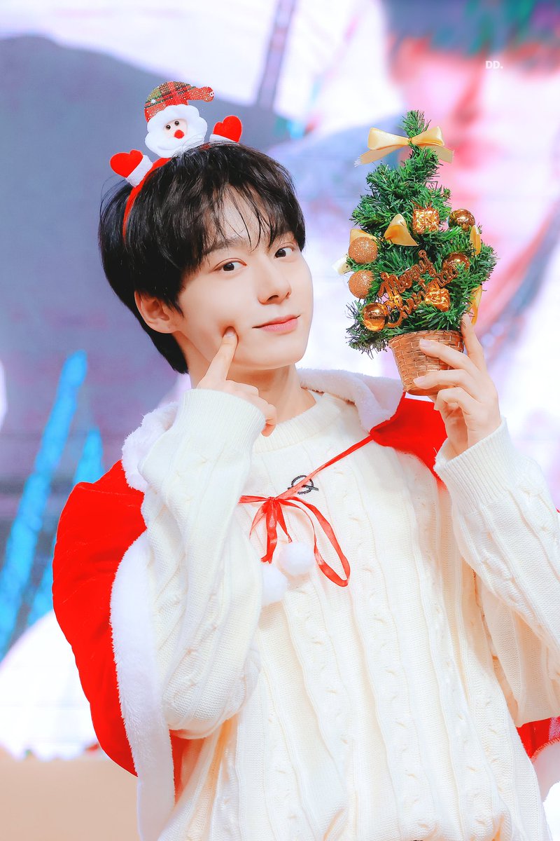 wongjakrang's tweet photo. ⠀⠀⠀⠀⠀⠀⠀⠀⠀

⠀⠀⠀⠀⠀⠀⠀⠀❧ @.thpung

                  𝘕𝘦𝘸 𝘱𝘰𝘴𝘵 :
                        Joyeux Noël ♡ 
⠀⠀⠀⠀⠀⠀ https://t.co/a7sCchCnrx