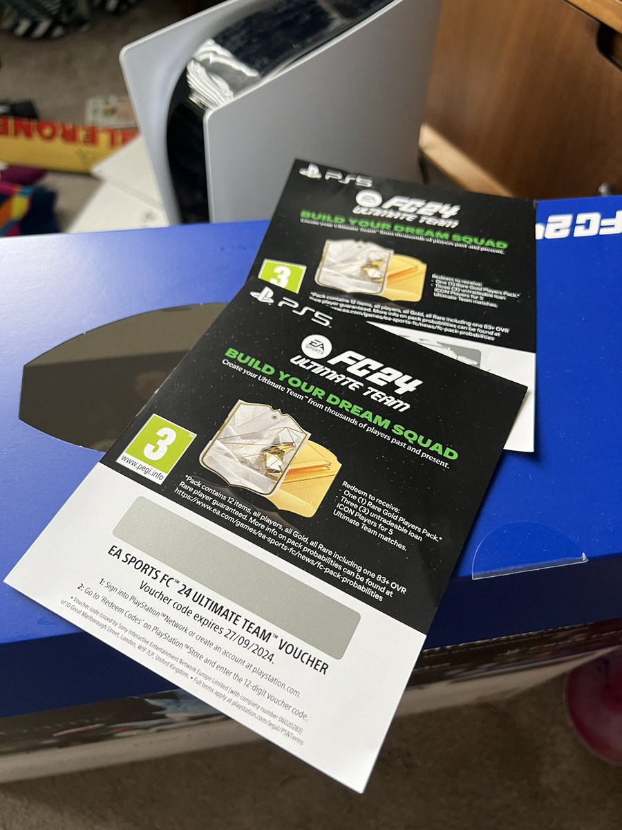 LeroyDC's tweet photo. @PlayStation @PlayStationUK @PlayStationEU @AskPlayStation Santa forgot to put the EAFC 24 voucher in the box 🤦🏼‍♂️
Son has 2 pack vouchers but no game to play 🥺
DM to resolve please 🤞🏻 https://t.co/KU54dZQWG5