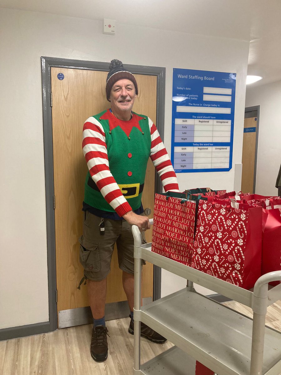 meganbuckley23's tweet photo. Our very own Christmas elf delivering presents this morning 🎁 

Grateful for such a great team🎄

#ThatEagletonEnergy 
#Eagsmas https://t.co/lLVPLoFmrD