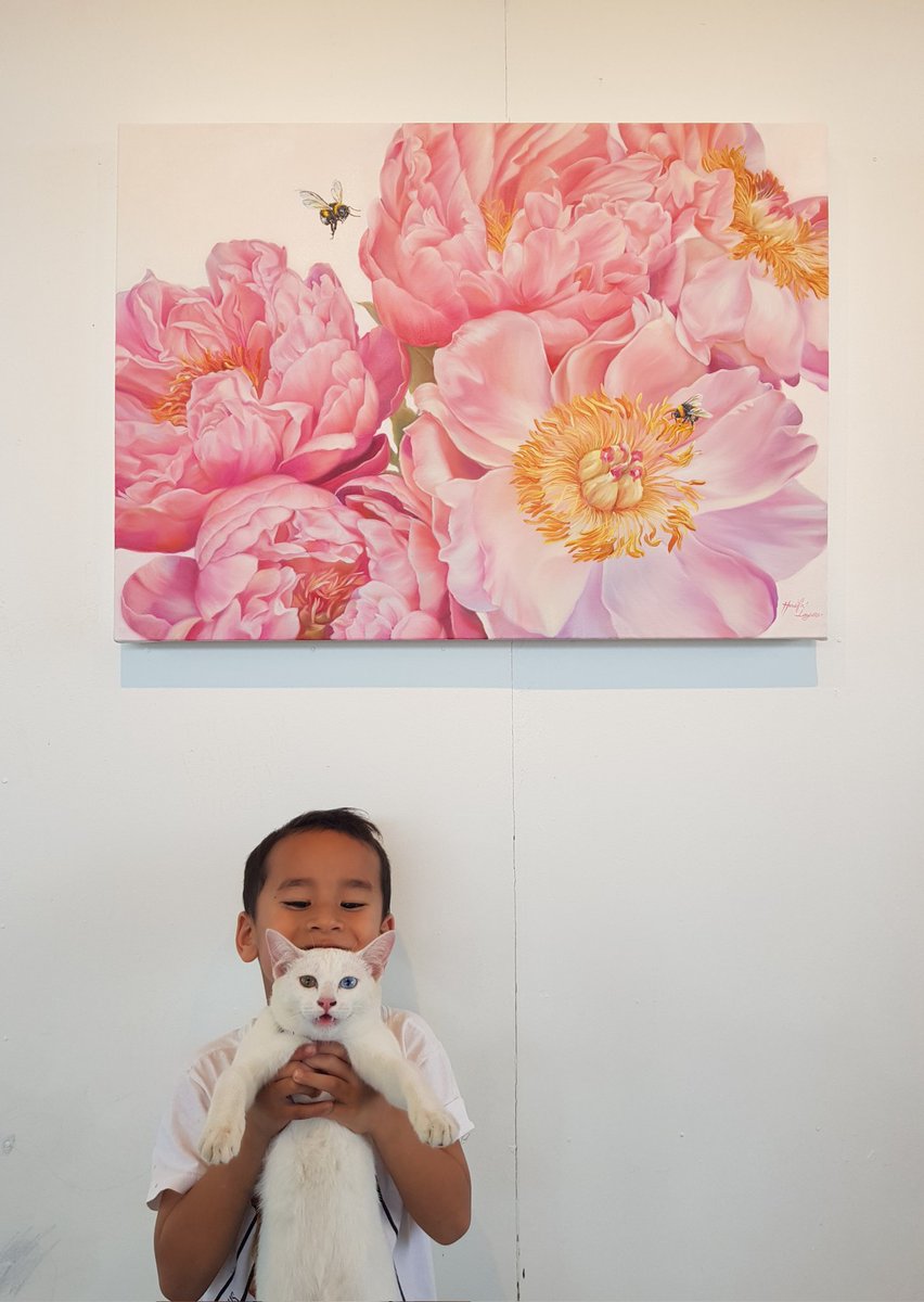 hukeaw's tweet photo. My painting🖼, my boy🧒🏻, my cat 🐱

#ArtByHaifa #flowers #flowerpainting #floral #pink #peonies #oilcolor #finart https://t.co/0gnQZra9WV