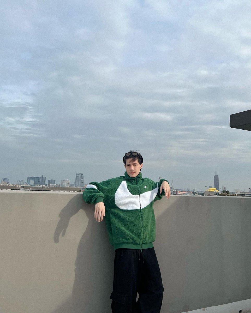 thanathip_place's tweet photo. 𝐈𝐆 𝐔𝐏𝐃𝐀𝐓𝐄 : 𝐛𝐚𝐧𝐤𝐤_𝐭𝐡𝐚𝐧𝐚𝐭𝐡𝐢𝐩

รอแค่หิมะตกเท่านั้นแหละ 🎄

#BANKthanathip
#Thanathip_Place https://t.co/TfkmshhA03