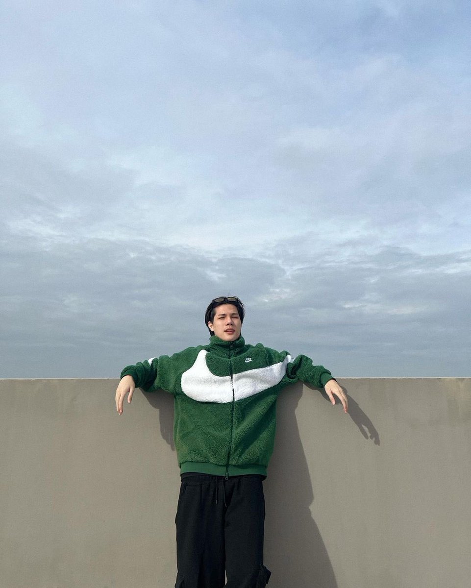 thanathip_place's tweet photo. 𝐈𝐆 𝐔𝐏𝐃𝐀𝐓𝐄 : 𝐛𝐚𝐧𝐤𝐤_𝐭𝐡𝐚𝐧𝐚𝐭𝐡𝐢𝐩

รอแค่หิมะตกเท่านั้นแหละ 🎄

#BANKthanathip
#Thanathip_Place https://t.co/TfkmshhA03