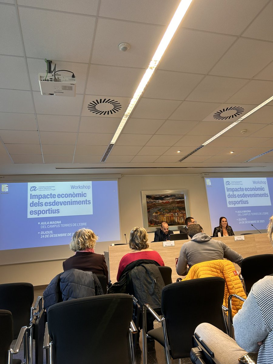 Estudiantsurv's tweet photo. El pasado 14 de diciembre tuvimos la oportunidad de participar en el Workshop del impacto económico de los eventos deportivos. 

Un programa realizado por: Xavier Farré, Juanjo  Rovira, Iris Castell, Josep Rodrigo, Dani Buyo, Bito Fuster y Anna Caula. https://t.co/BS1SmoTzOj