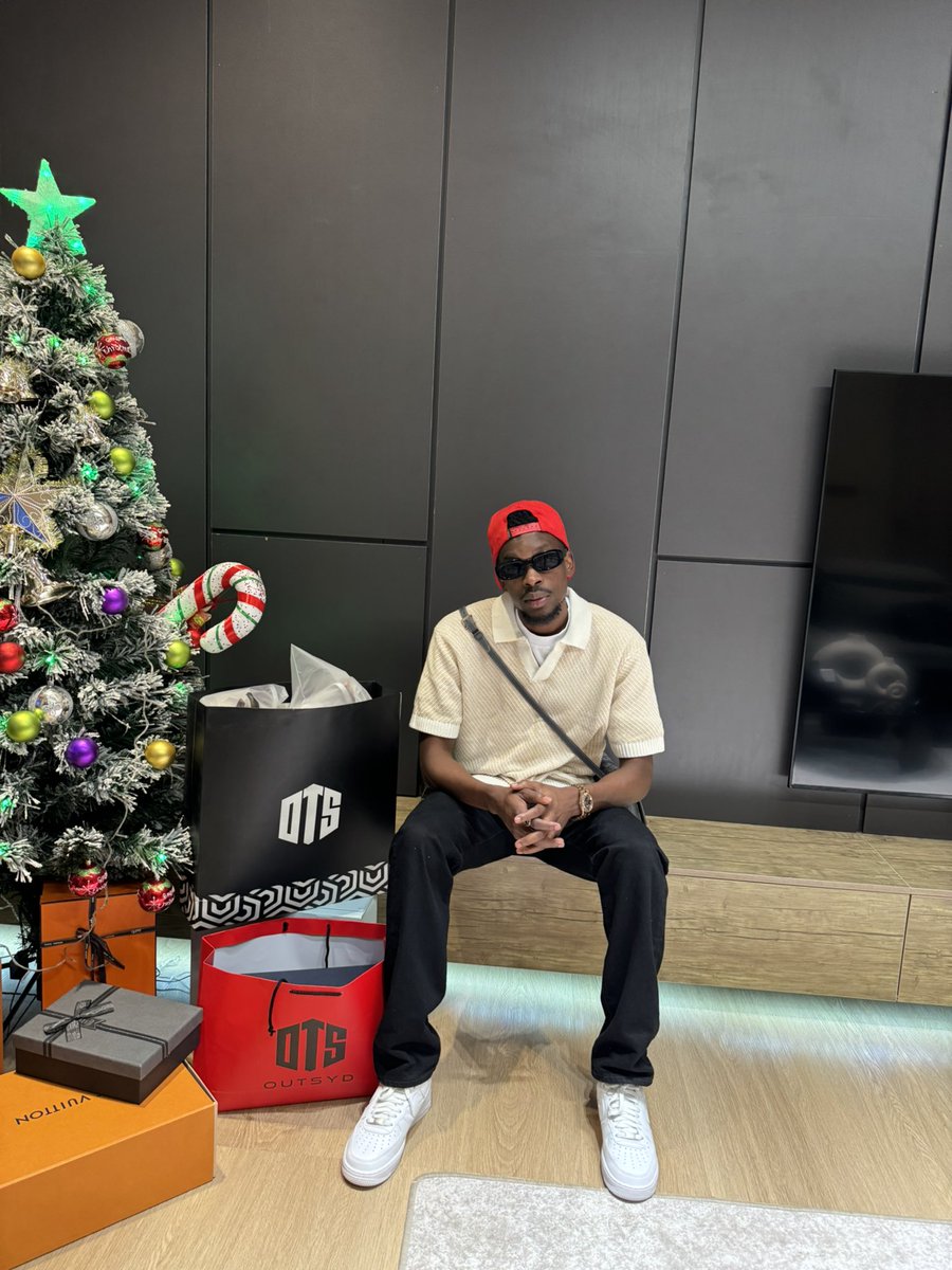 TennyEddy's tweet photo. HAPPY BIRTHDAY TO ME 🎉🎂❤️
merry Christmas to y’all 🎄#MerryXmas #MerryChristmas2023 #Happybirthday https://t.co/nwhCMRY8Fe