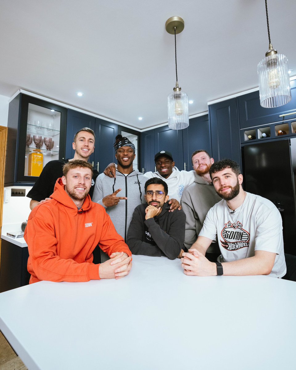 Sidemen's tweet image. Merry Christmas you lot 🎅!!