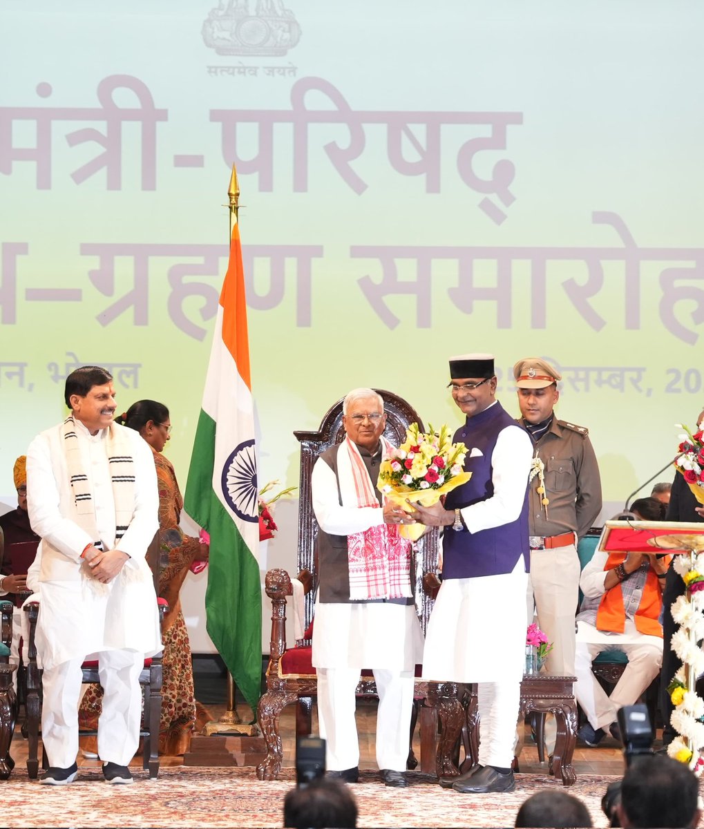 निर्वाचन क्षेत्र 151-नरेला से विधायक, साथी श्री <a href="/VishvasSarang/">विश्वास कैलाश सारंग</a> जी को कैबिनेट मंत्री के रूप में शपथ ग्रहण करने पर हार्दिक बधाई एवं शुभकामनाएं।

यशस्‍वी प्रधानमंत्री श्री <a href="/narendramodi/">Narendra Modi</a> जी के कुशल मार्गदर्शन एवं नेतृत्‍व में हम सभी मिलकर मध्यप्रदेश को विकसित एवं समृद्ध प्रदेश बनाने