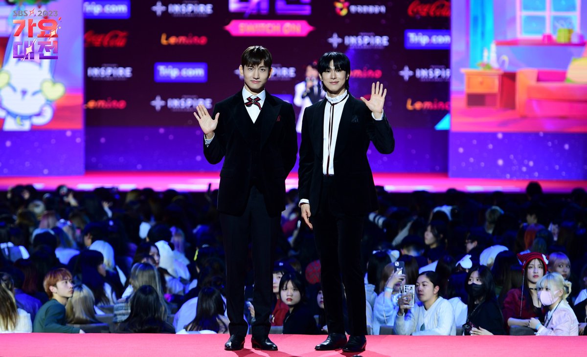 SBSNOW's tweet photo. <2023 SBS 가요대전> 레드카펫🎄
#동방신기 #TVXQ!

Copyright Ⓒ SBS. All rights reserved. 
무단 전재, 재배포 및 AI학습 이용 금지

#SBS가요대전 #2023SBS가요대전 #가요대전 #가요대전레드카펫 https://t.co/UeTupdYKx4