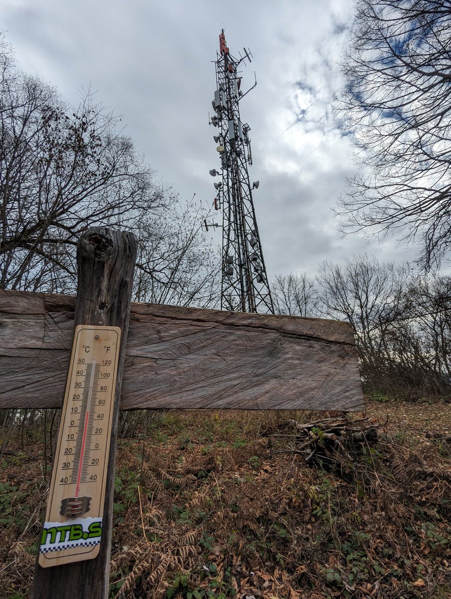 majh1982's tweet photo. Plešivica nad Sotesko (594m n.v.)
Nova automatska merilna postaja. Skus kaže podatke, le beleži jih zgolj sm pa tja, pa še to samo tlele na X. 😄
2023-12-25 @ 12:00 +11°C
#mtbjv #jarki #mtbsi https://t.co/ZIKGoRJw1c
