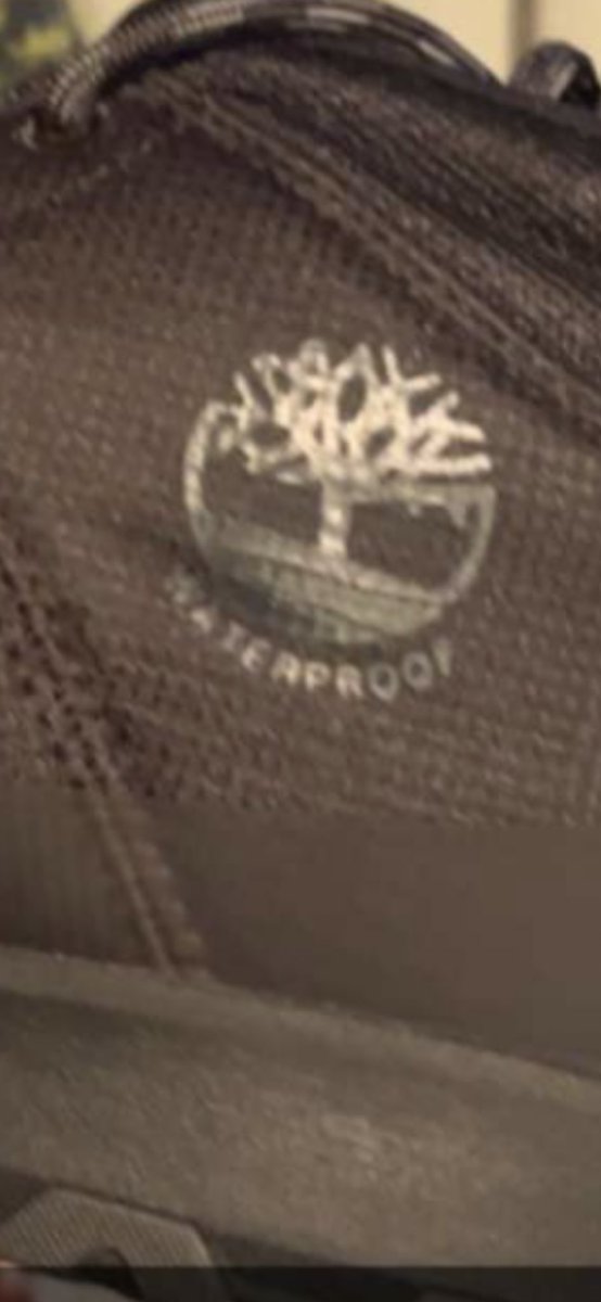 And there we have it folks… the worse present of the day goes to Dominique Ratican hahahahahhahahhaha waterproof and fannyproof by the looks of it 😭😭😭😭😭 they are poorly steppers them