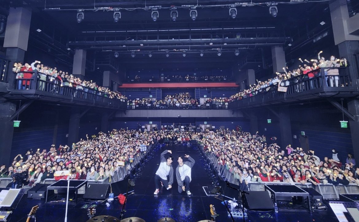 NFlyingofficial's tweet photo. [📸] 2023 N.Flying CONCERT ‘ㅋㅎㅎ’ Day 2🎄🎁

서로가 서로의 산타가 되어🎅
사랑과 추억을 선물받은 크리스마스❤️🎁
N.Fia! Merry Christmas🎄

#NFlying #엔플라잉 #ㅋㅎㅎ https://t.co/aLmX2Si9RE