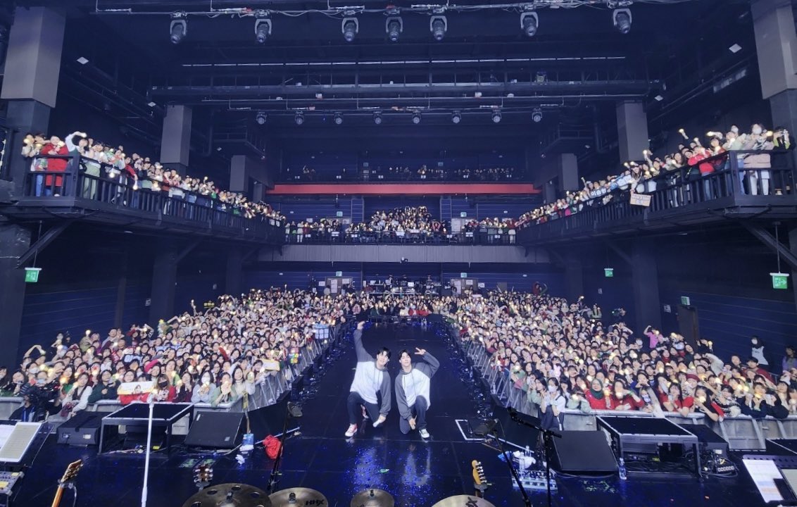 NFlyingofficial's tweet photo. [📸] 2023 N.Flying CONCERT ‘ㅋㅎㅎ’ Day 2🎄🎁

서로가 서로의 산타가 되어🎅
사랑과 추억을 선물받은 크리스마스❤️🎁
N.Fia! Merry Christmas🎄

#NFlying #엔플라잉 #ㅋㅎㅎ https://t.co/aLmX2Si9RE